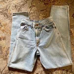 High waisted vintage jeans